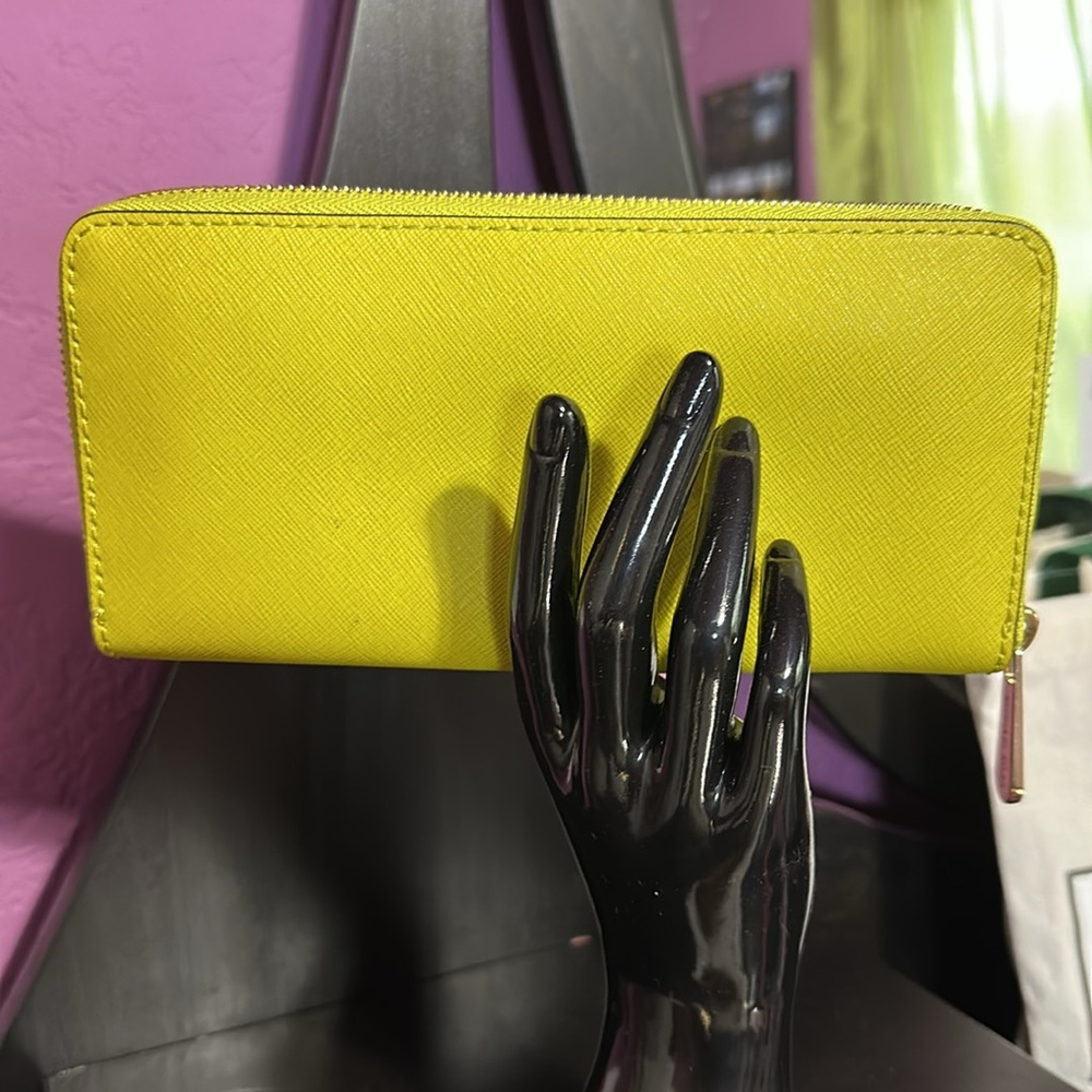Michael Kors Wallet🔥 - Picture 9 of 10
